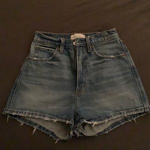 Abercrombie & Fitch Ultra High Rise Mom Short